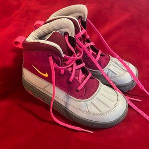 Nike snow boots